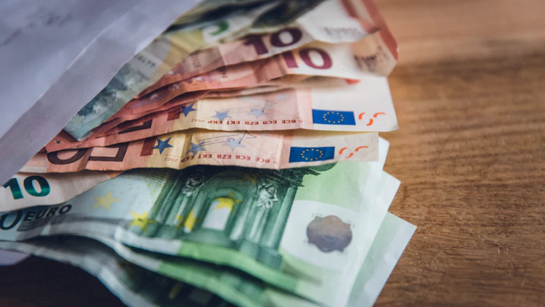 Three Benefits of Hiring a Debt Recovery Agency for Your Company