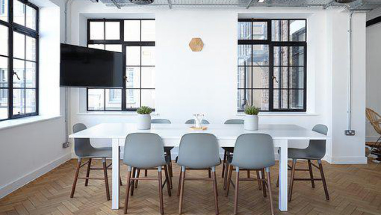 What are the Benefits of Getting Your Office Redesigned by an Interior Designer in Dubai?