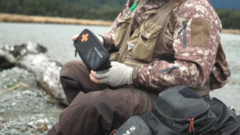Basic Emergency Outdoor Survival Gear