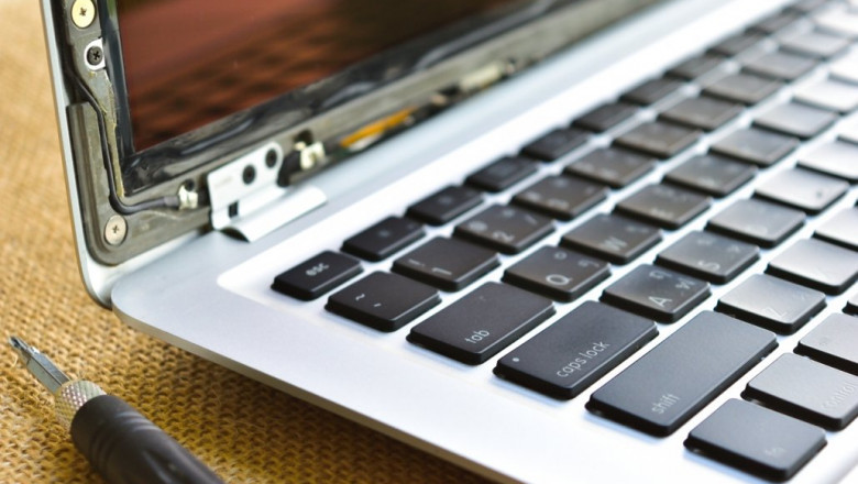 How To Choose Perfect MacBook Screen Repair Shop?