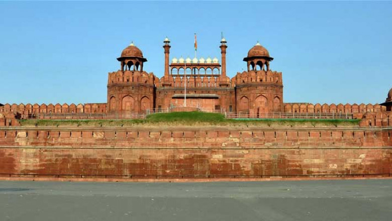 10 Must Visit Historical Monuments in Delhi