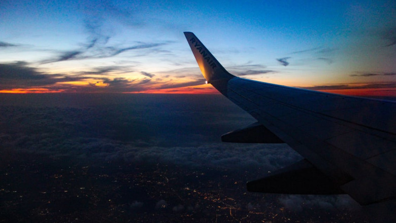 How do I talk to a live person in Spirit Airlines?