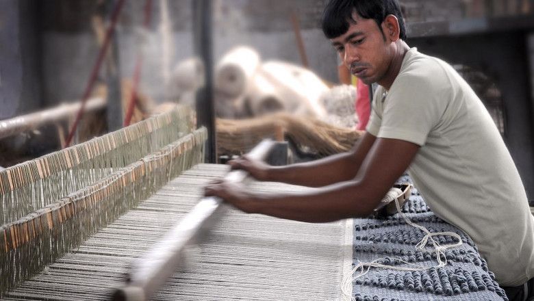 How a Rug Goes into Transition from Factory to Floor?