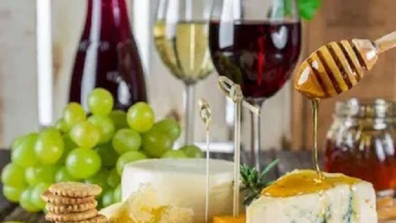 5 Gourmet Wines And Cheese To Gift When You Live Far From Loved Ones