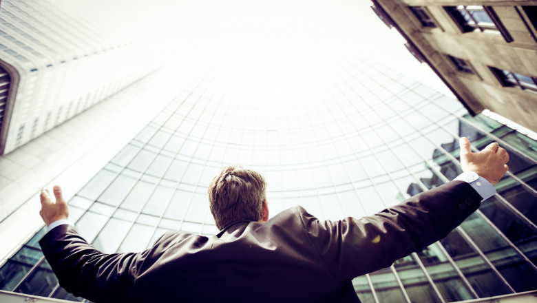 What are the steps required for a business setup in Bahrain?