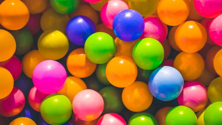 What are the outdoor children's play equipment? Why do children like it so much?
