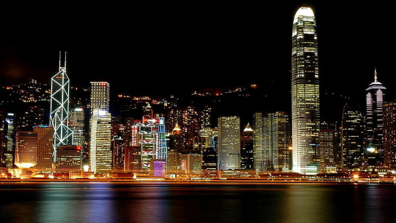 What is the process like for a foreigner registering a company and getting a bank account in Hong Kong?