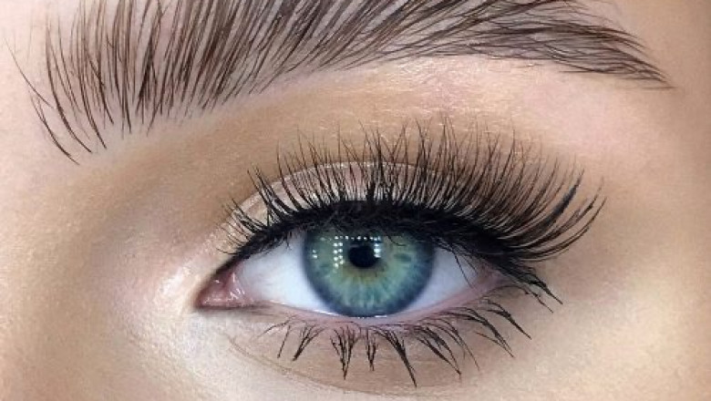 What It Means To Get Your Eyebrows Feathered?