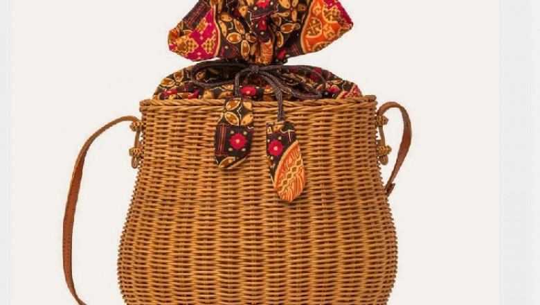Cool and Trendy - The rattan bucket bag