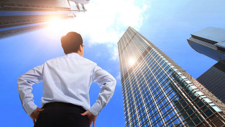 Are there other services that I should take advantage of when expanding my business in Hong Kong?
