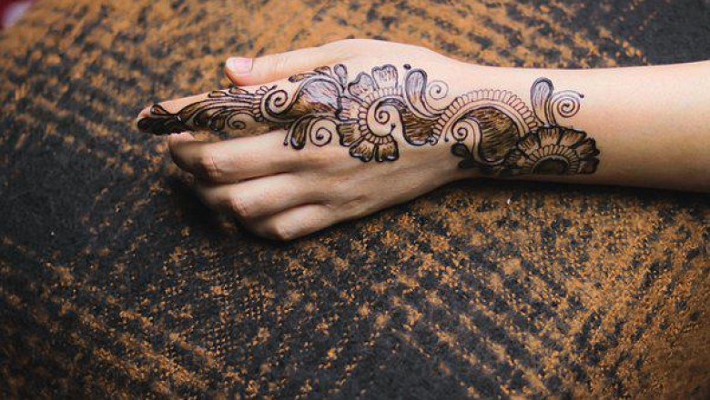how long does henna last