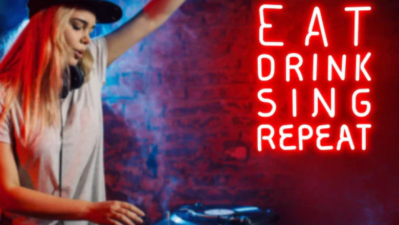 Six creative ways to use neon name lights for businesses