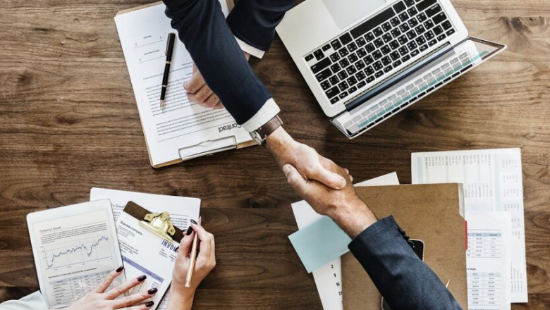 Which is better for starting and running a business: Hong Kong or Singapore?