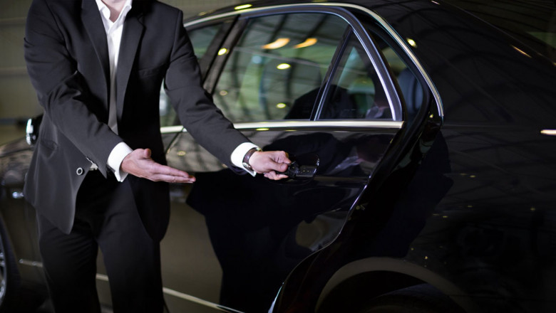 What are the advantages of having luxury chauffeur services?