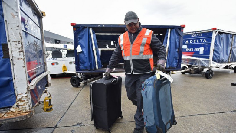 How do I contact a Delta baggage claim?