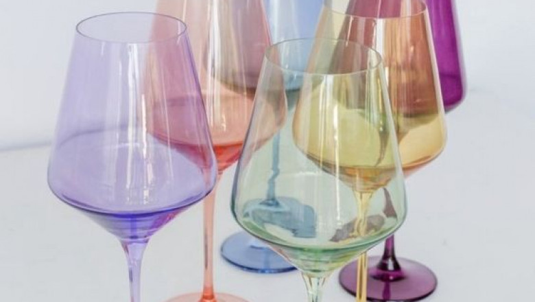 What is the reference standard for selecting glass cups What are the common problems with glassware?