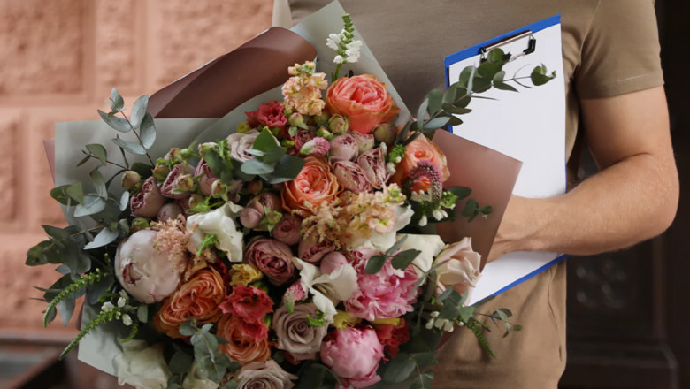 Flower and plant apps recommended by flower shops Dubai