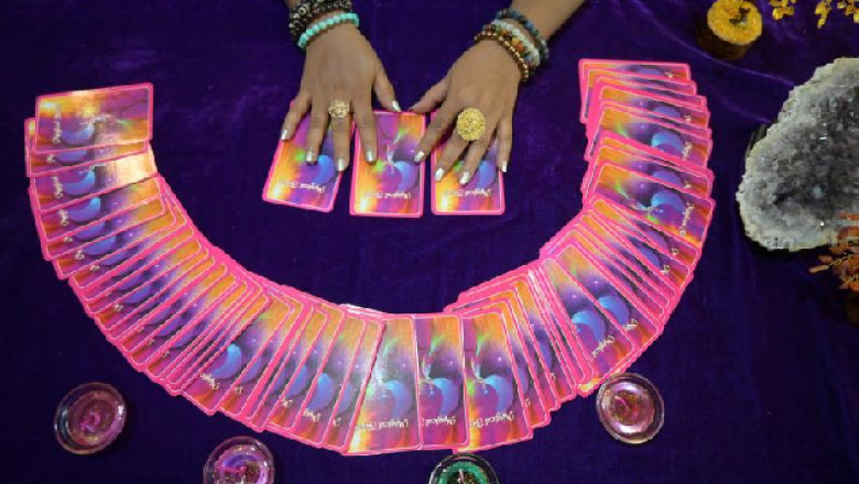Find the Best Tarot card reader to know about your life in Pune!