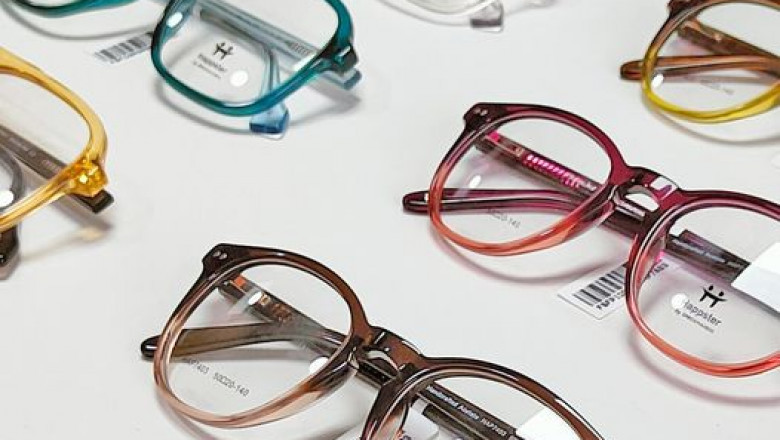 Buy Eyglasses & Spectacles Frames online from Specsmakers