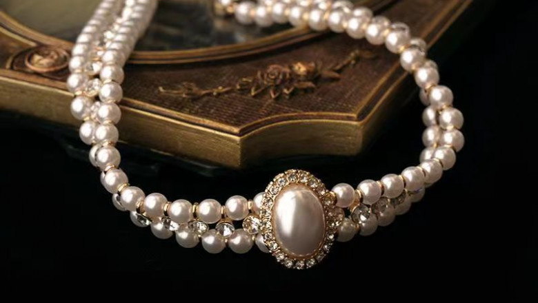 Which are the unique jewelry gift ideas for holidays?