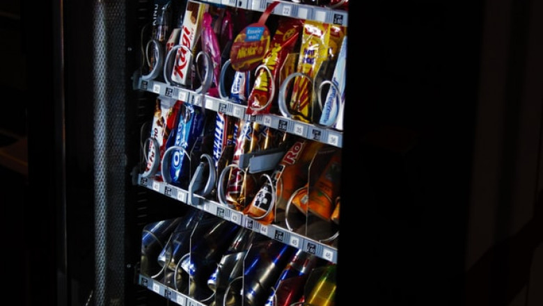 How can the efficiency of the vending machine be improved?