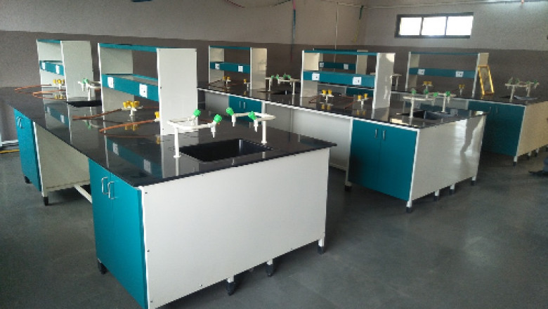 The Advantages of Working with Lab Furniture Manufacturers