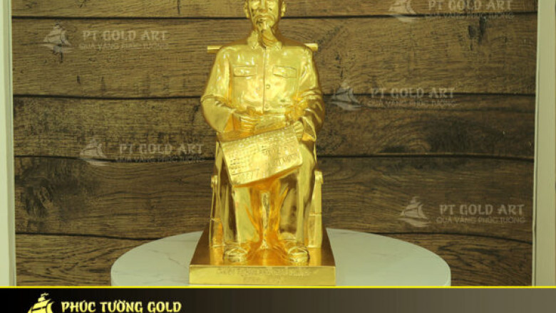 Qua tang ngay phap luat viet nam