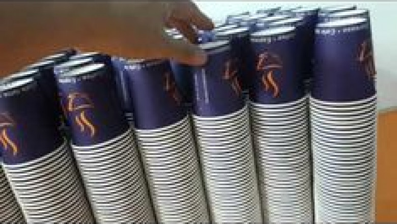 The paper cup machine will make the bottom and wall of the cup