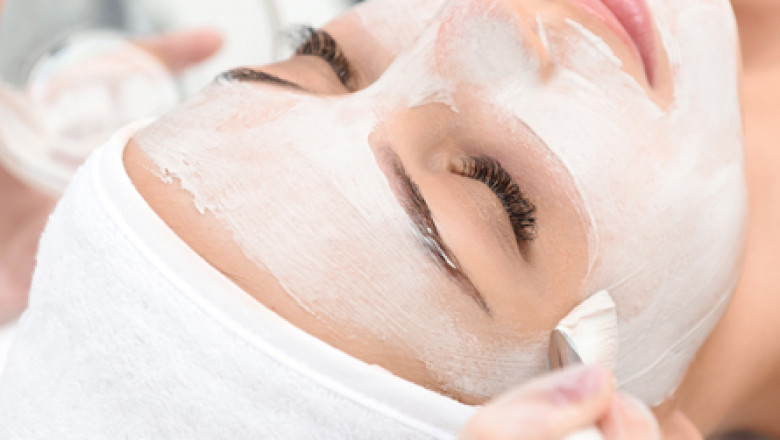 What Are the Pros of Getting a Monthly Facial?