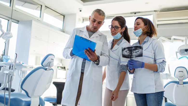How dentists use marketing to sell their services?
