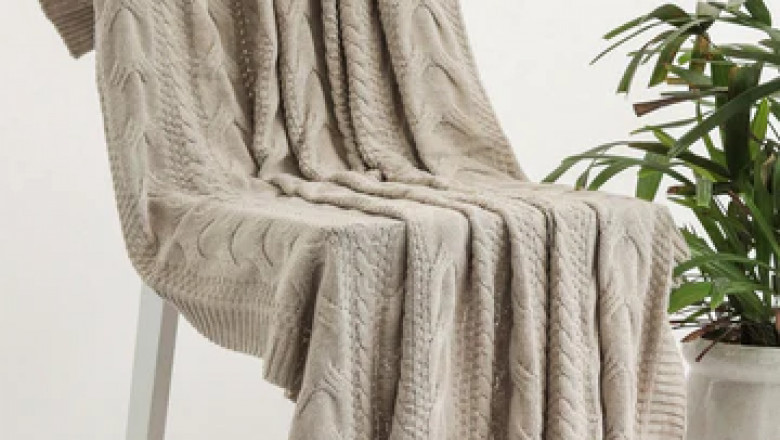 7 Best Throws for a Cozy Fall Season