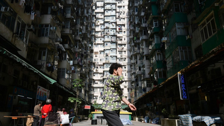 Is it possible for a foreigner or non-resident to register a company in Hong Kong and open a bank account?