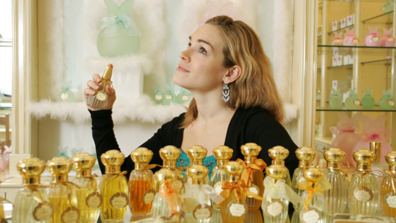 The Perfume Consists Of Aromatic Essential Oils That Provide A Pleasant Scent To The User