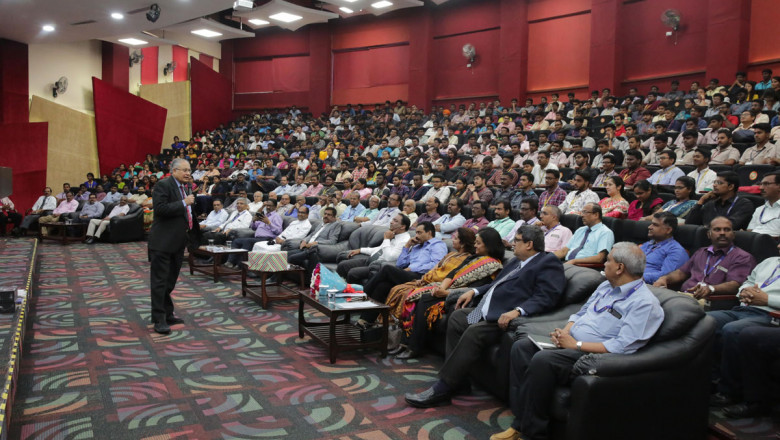 10 ways to improve public speaking- Shiv Khera