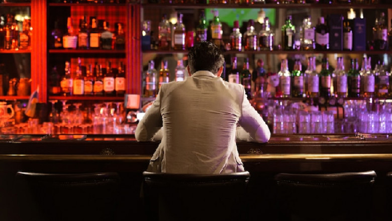 Enjoy drinks at the best Bar of Rajouri Garden!