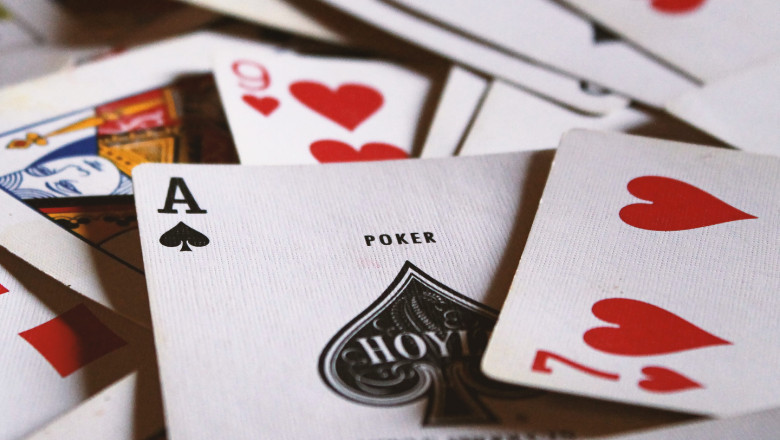 Pros and Cons of Online Rummy