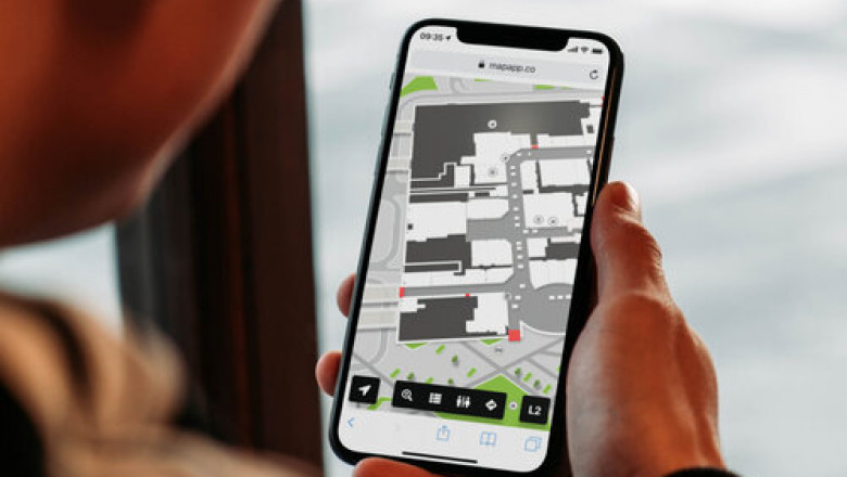 Features to improve self-service solutions and the flow of visitor traffic in public spaces