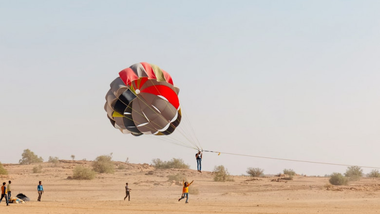 Parasailing in Jaisalmer | Meotrips