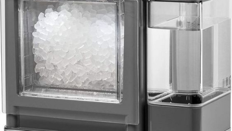How does a flake ice maker work?
