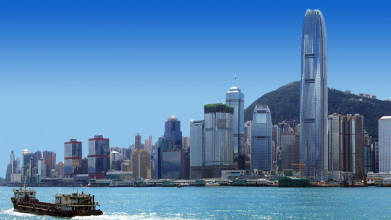 Which Hong Kong bank offers the simplest account establishing process for businesses?